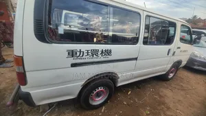 Toyota HiAce 2003 White