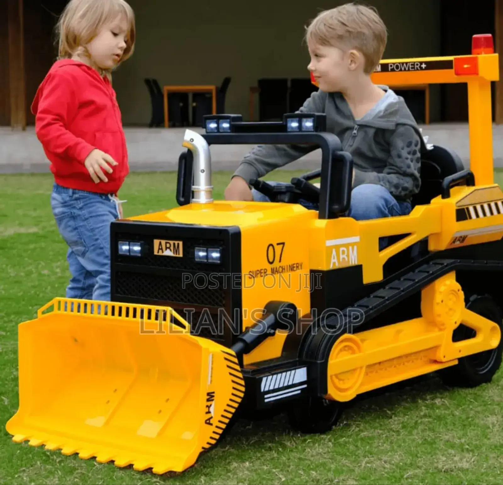 Childrens 12v Battery Powered Sit-on Bulldozer With Scoop