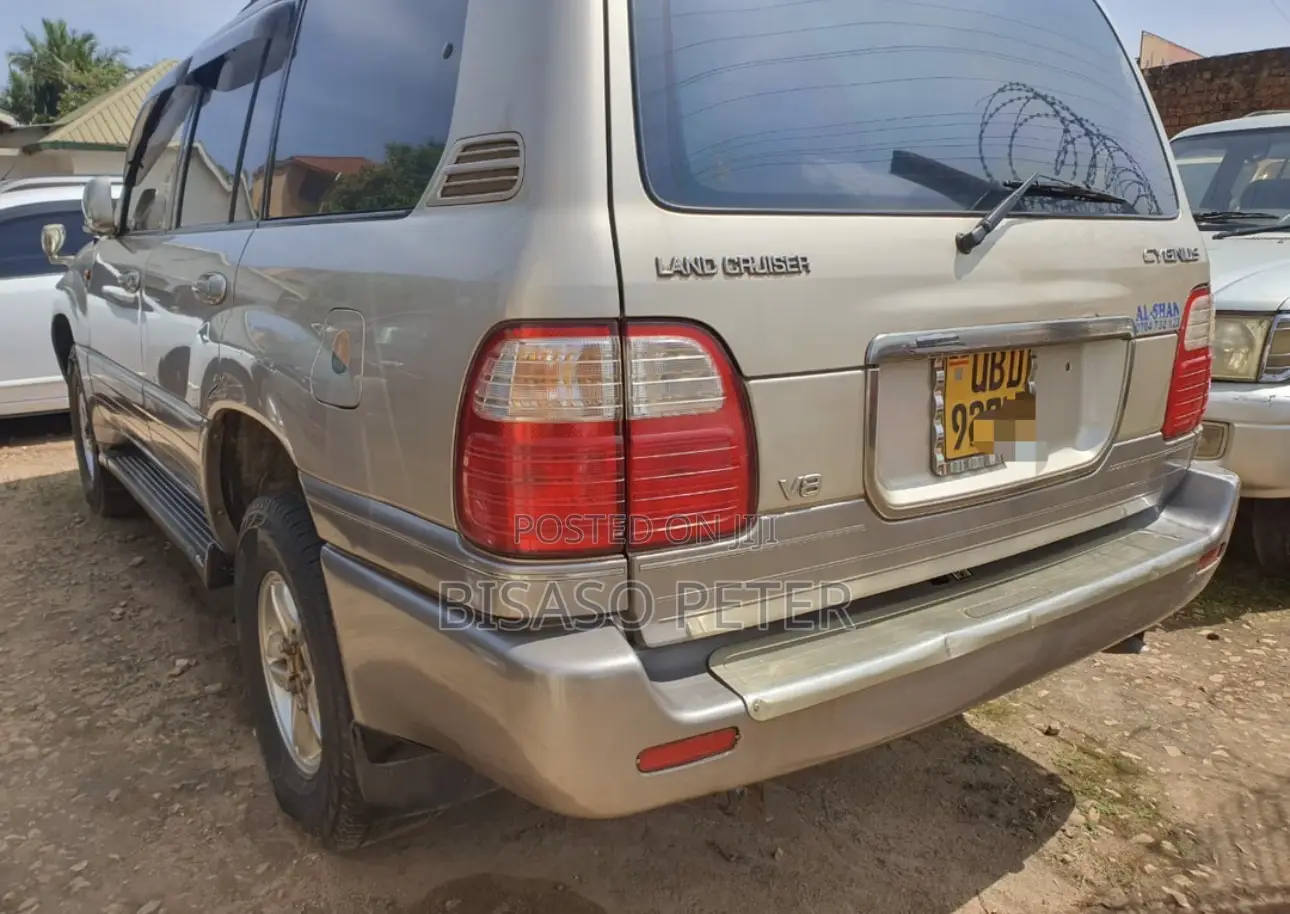 Toyota Land Cruiser 100 4.2 TD 2004 Gold
