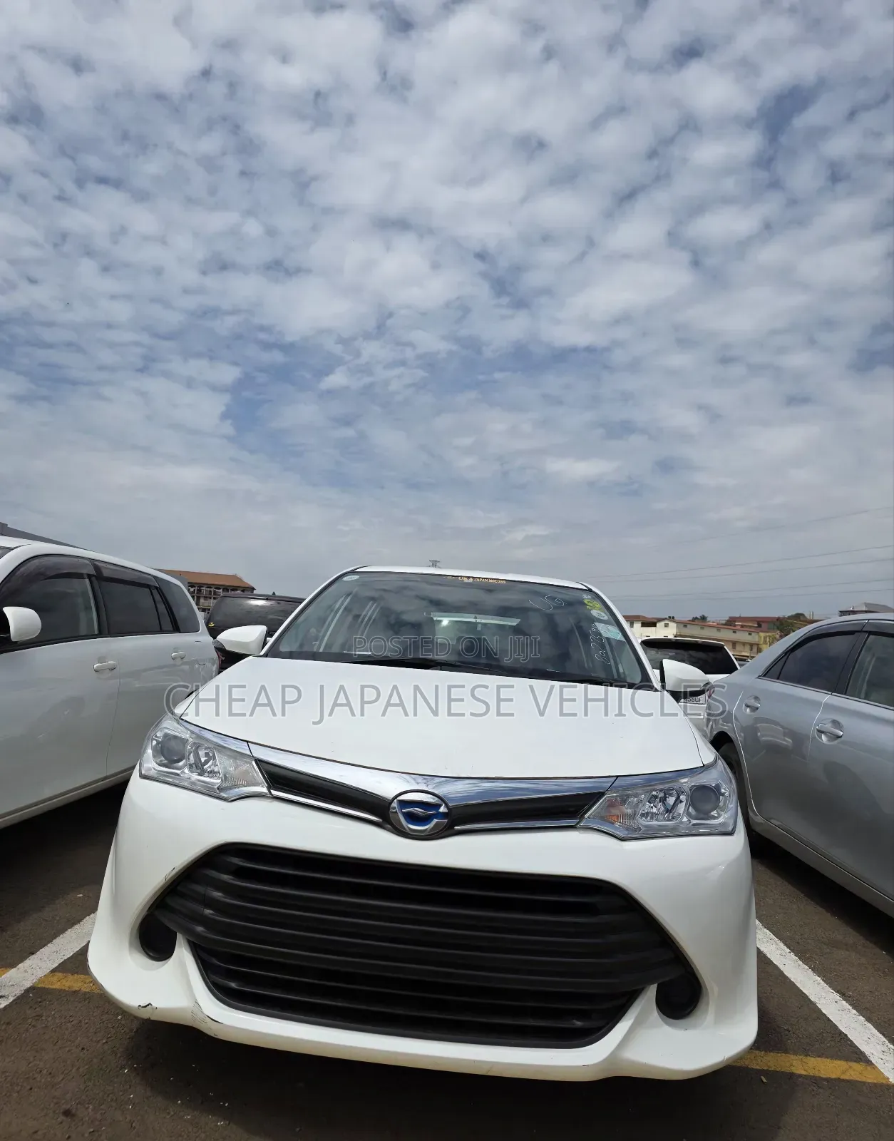 Toyota Corolla Fielder 1.5 Hybrid FWD 2016 Pearl