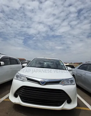 Toyota Corolla Fielder 1.5 Hybrid FWD 2016 Pearl