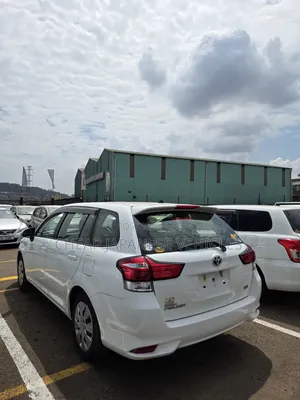 Toyota Corolla Fielder 1.5 Hybrid FWD 2016 Pearl