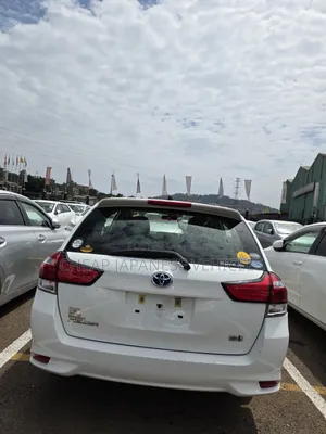 Toyota Corolla Fielder 1.5 Hybrid FWD 2016 Pearl