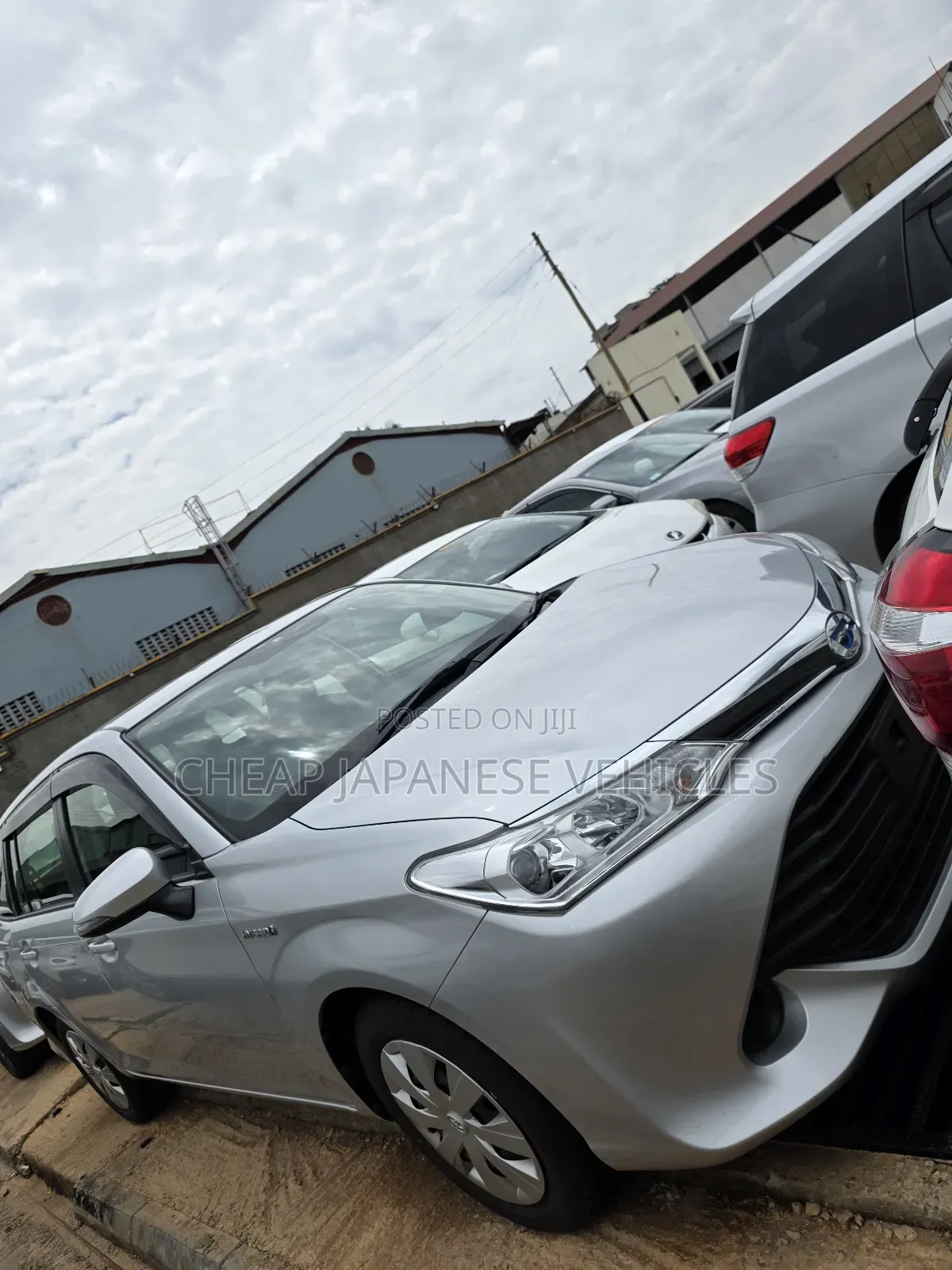 Toyota Corolla Fielder 1.5 Hybrid FWD 2017 Silver