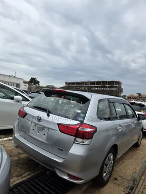 Toyota Corolla Fielder 1.5 Hybrid FWD 2017 Silver
