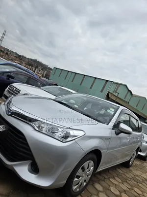 Toyota Corolla Fielder 1.5 Hybrid FWD 2017 Silver