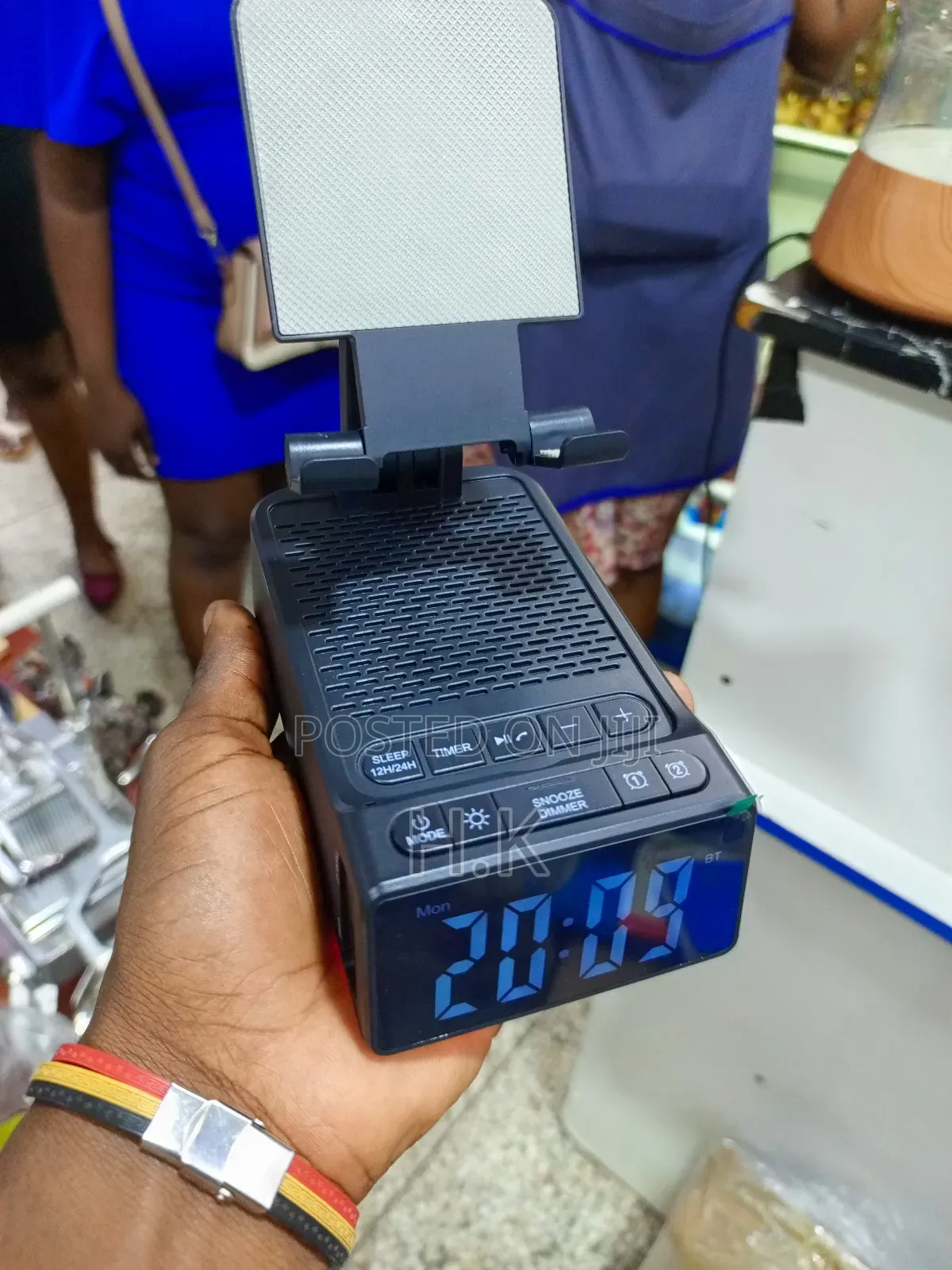 Gafowm F31 Cell Phone Stand With an Instant Wireless Induction Speaker