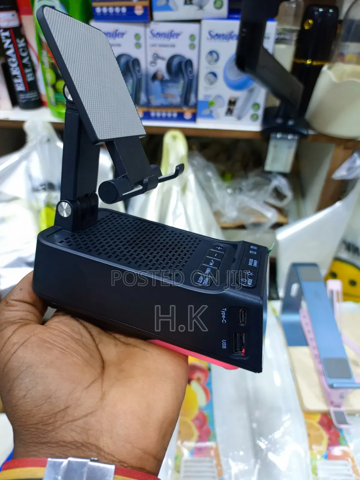 Gafowm F31 Cell Phone Stand With an Instant Wireless Induction Speaker