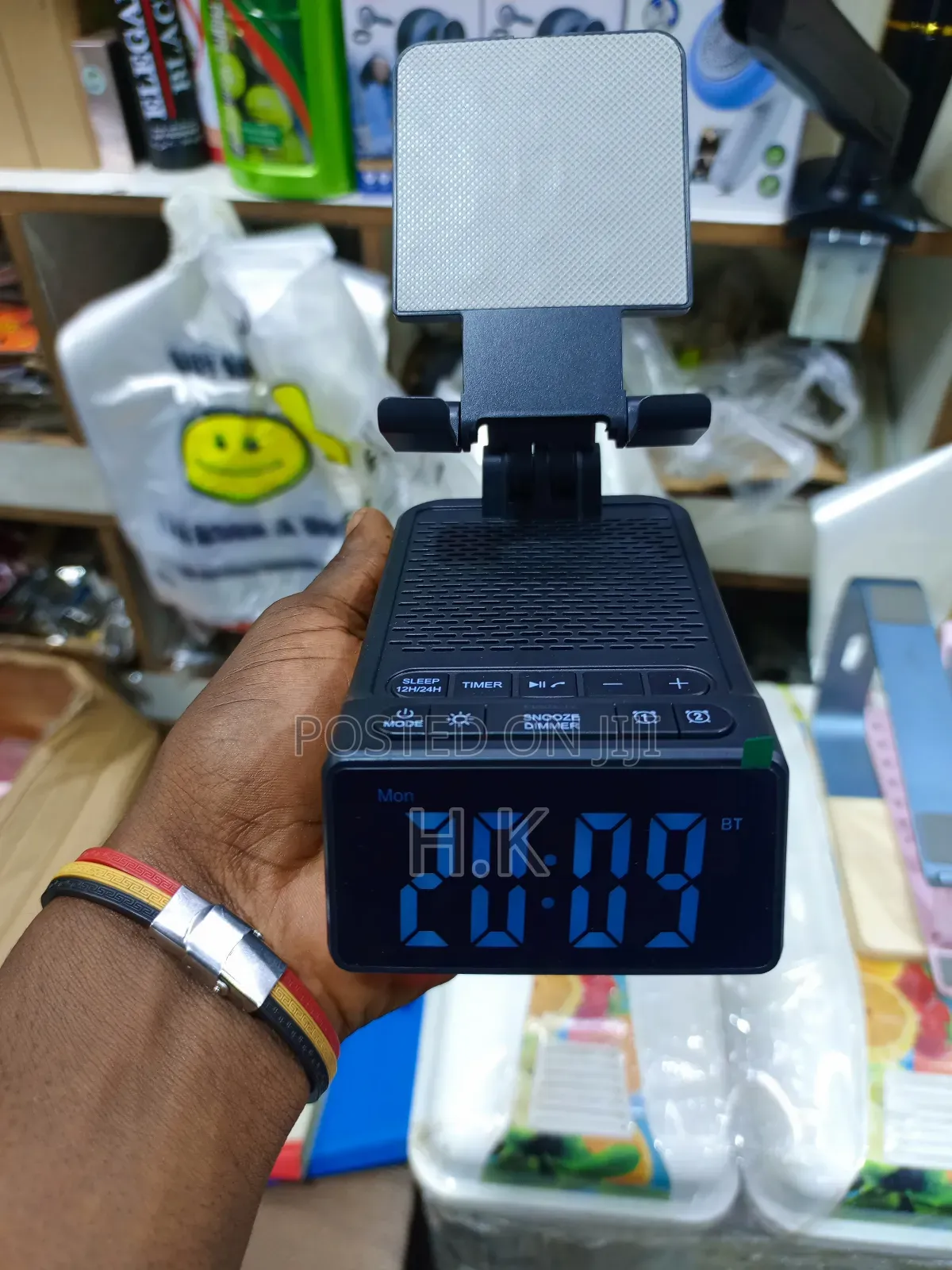 Gafowm F31 Cell Phone Stand With an Instant Wireless Induction Speaker