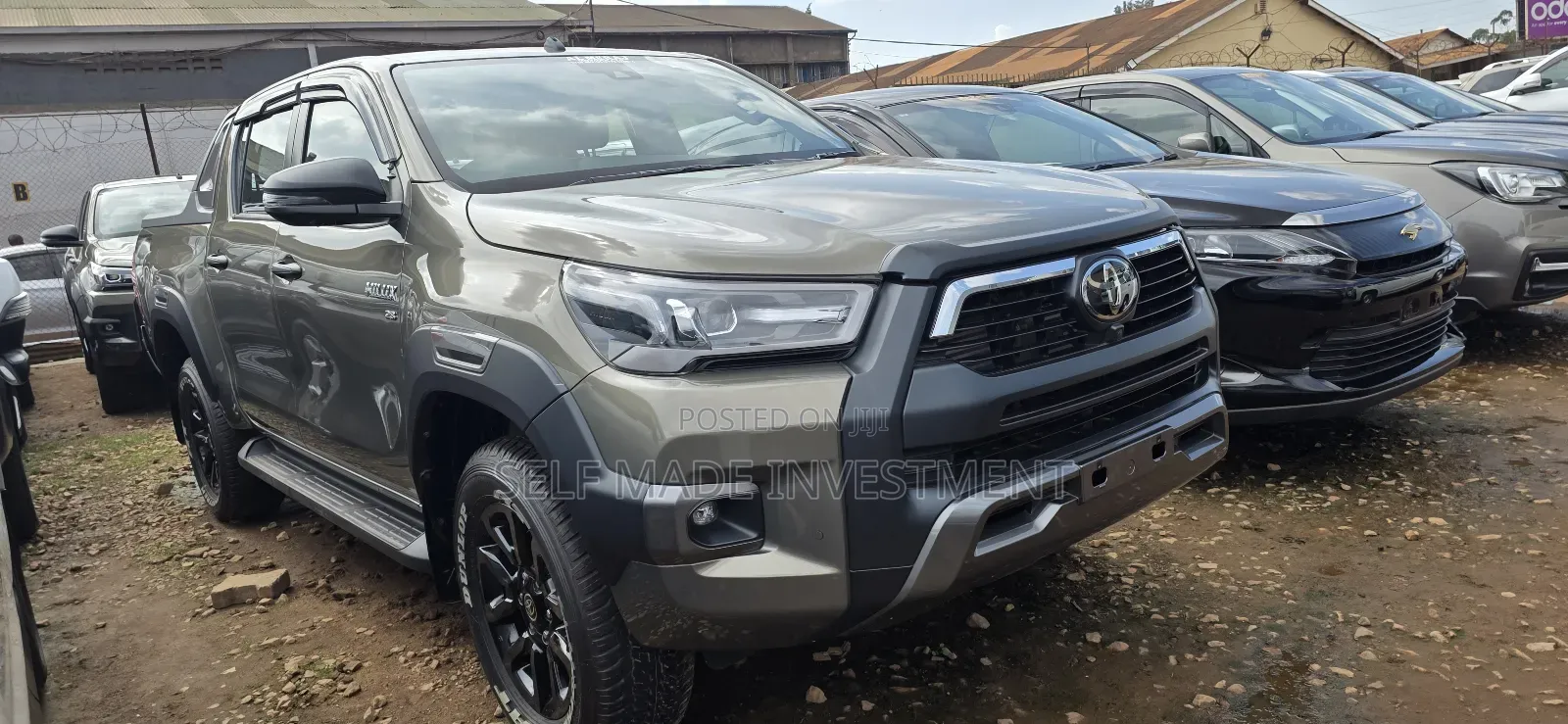 Toyota Hilux 2025 Green