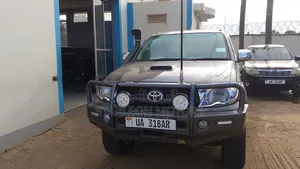 Toyota Hilux 2011 Gray