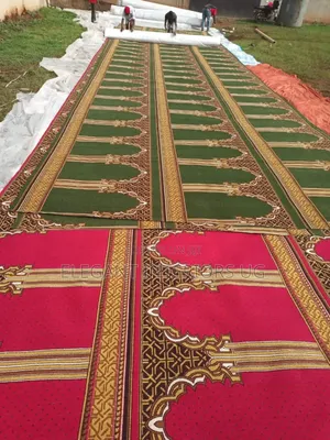 Mosque Floor Woolen Carpets in Good Designs