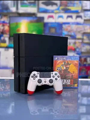 Playstation 4 Standard (Chipped/Jailbroken). In an Excellent Condition