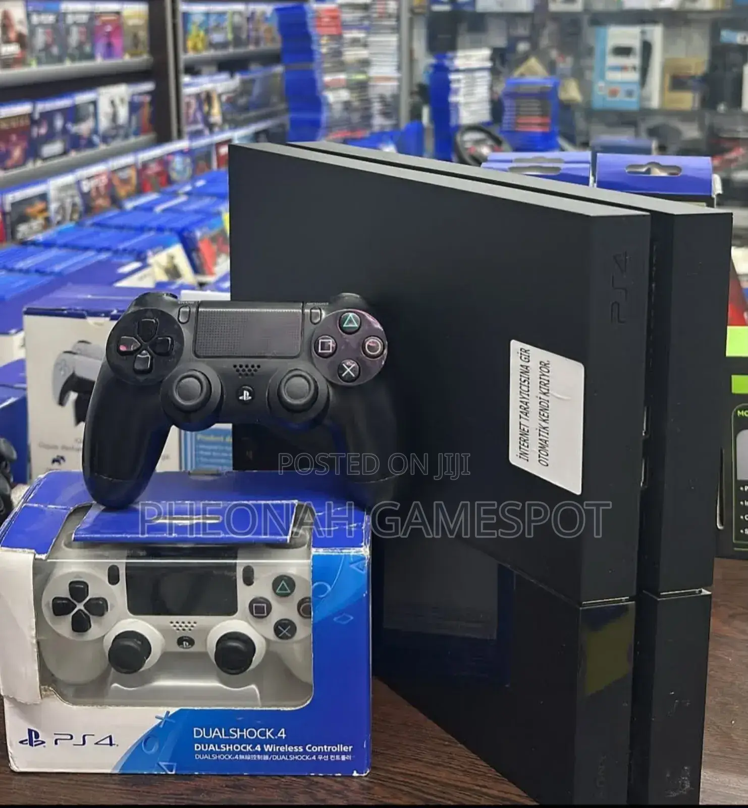 Ps4 Ultimate Bundle - Chipped Loaded With 15 Games and 2 Controllers