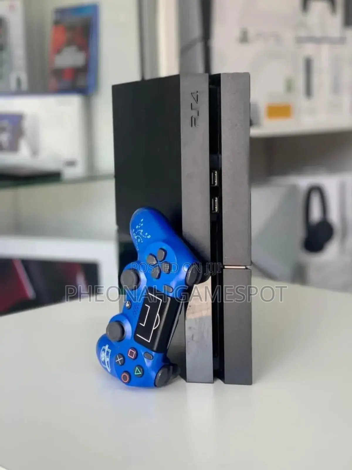 Playstation 4 Standard. Ps4 Fat Perfect for a Gaming Business, 2 Pads