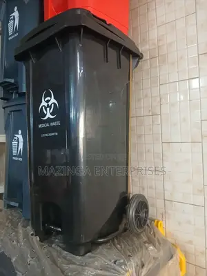 120litres Plastic Outdoor Dustbin or Wastebin With Stepper and Wheels