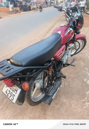Bajaj Boxer 125 2024 Red