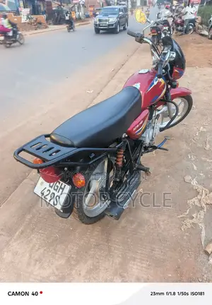 Bajaj Boxer 125 2024 Red
