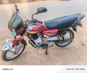 Bajaj Boxer 125 2024 Red