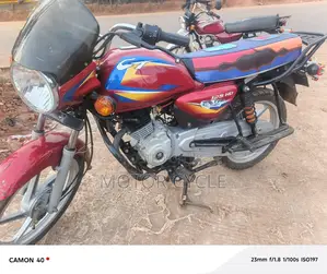 Bajaj Boxer 125 2025 Red