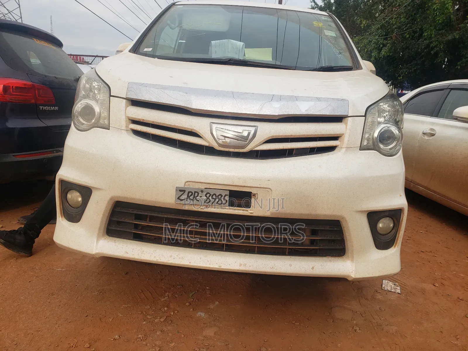 Toyota Noah 2.0 143hp AWD (7 Seater) 2012 White