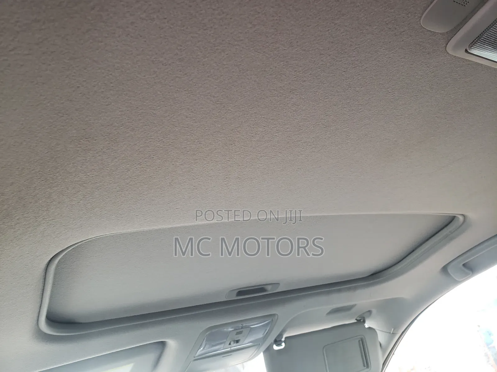 Toyota Noah 2.0 143hp AWD (7 Seater) 2012 White