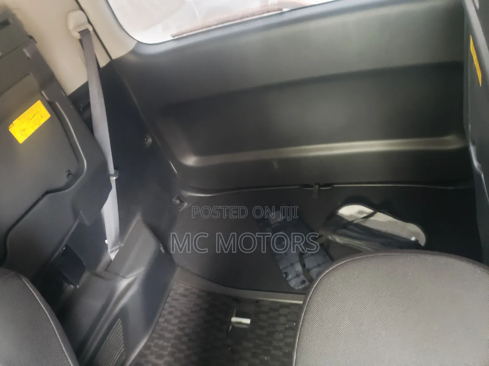 Toyota Noah 2.0 143hp AWD (7 Seater) 2012 White