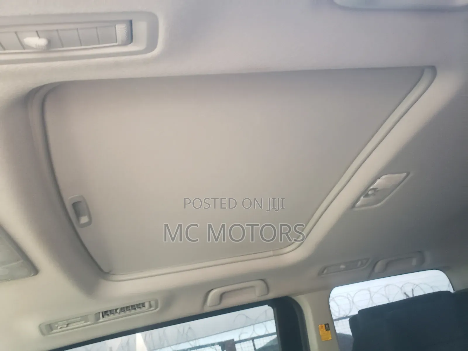 Toyota Noah 2.0 143hp AWD (7 Seater) 2012 White