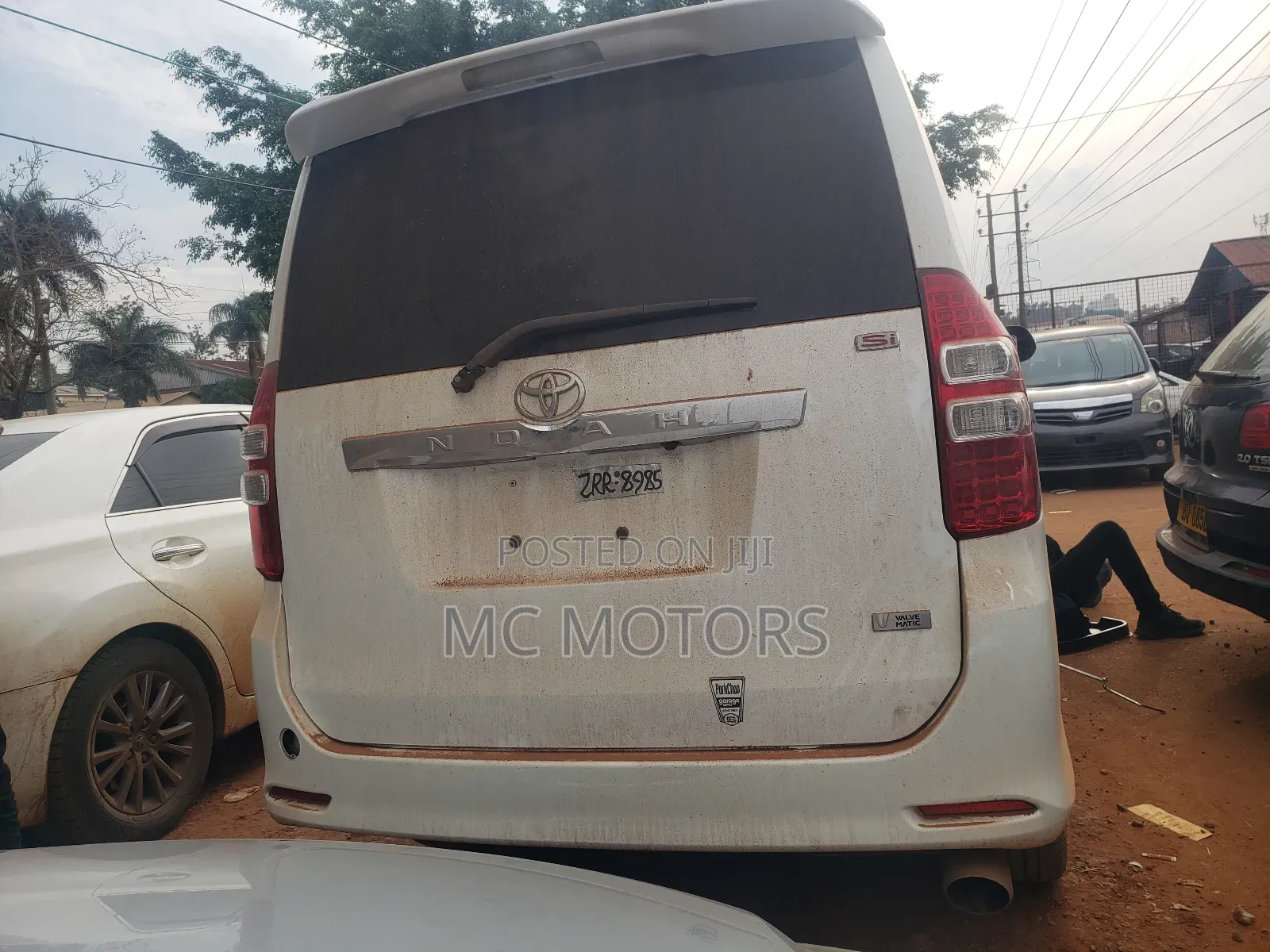 Toyota Noah 2.0 143hp AWD (7 Seater) 2012 White