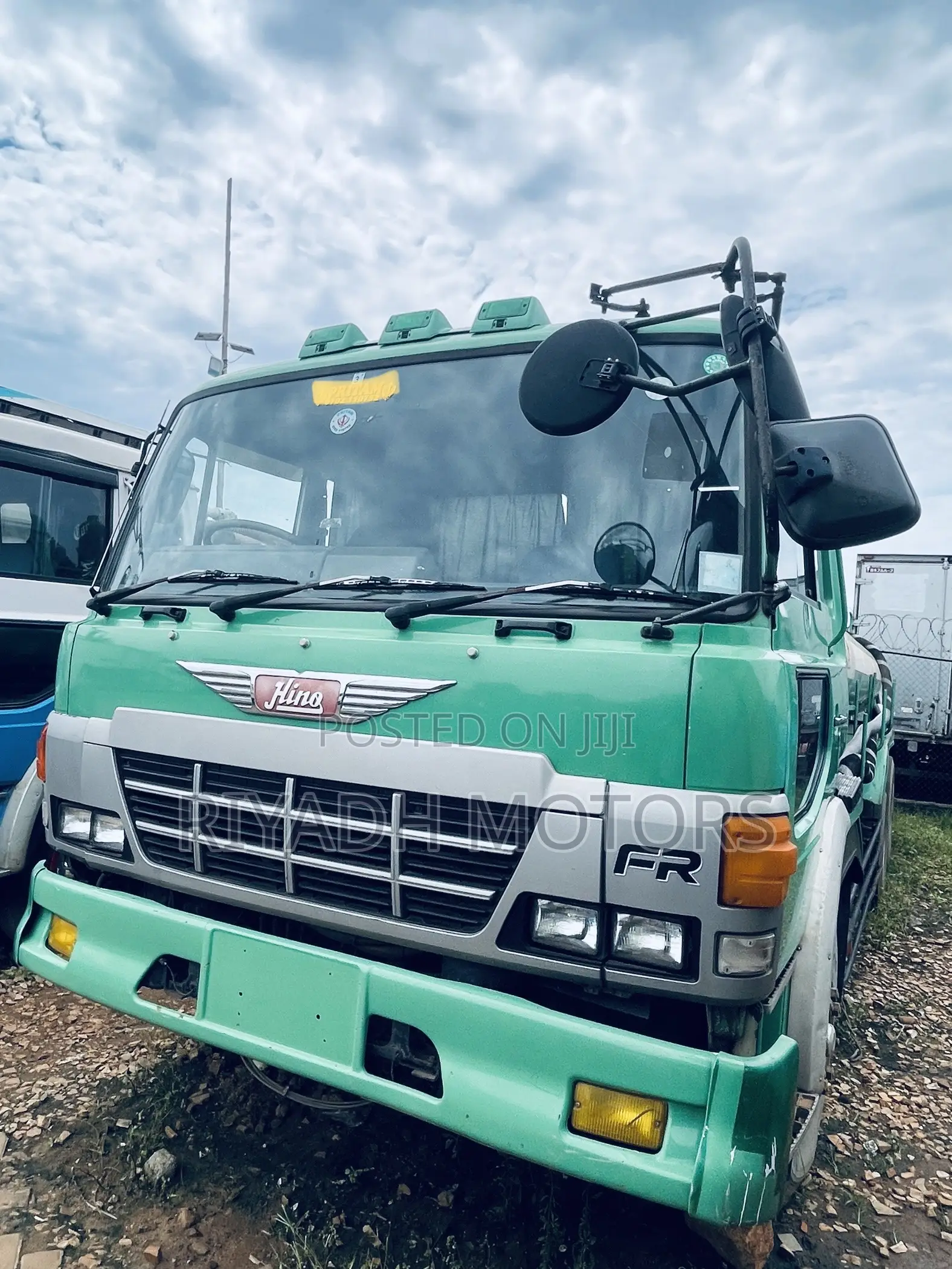 Sewage Tank Hino 10 Tyres 1990 Green