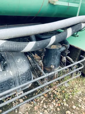 Sewage Tank Hino 10 Tyres 1990 Green