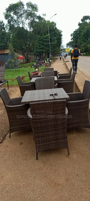 4 Sitter Rattan Dining Table Set/ Brown Dining Table Set