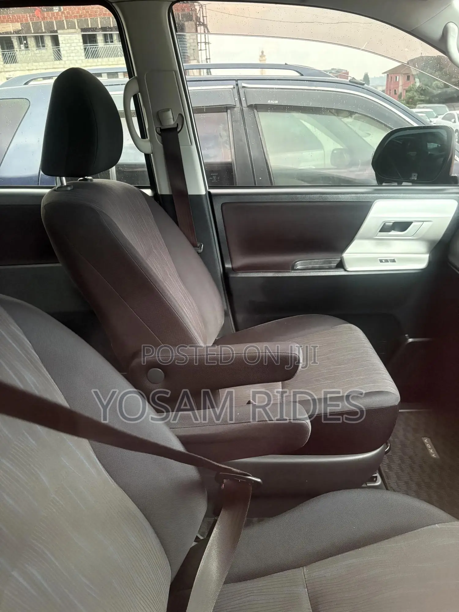 Toyota Voxy 2011 White