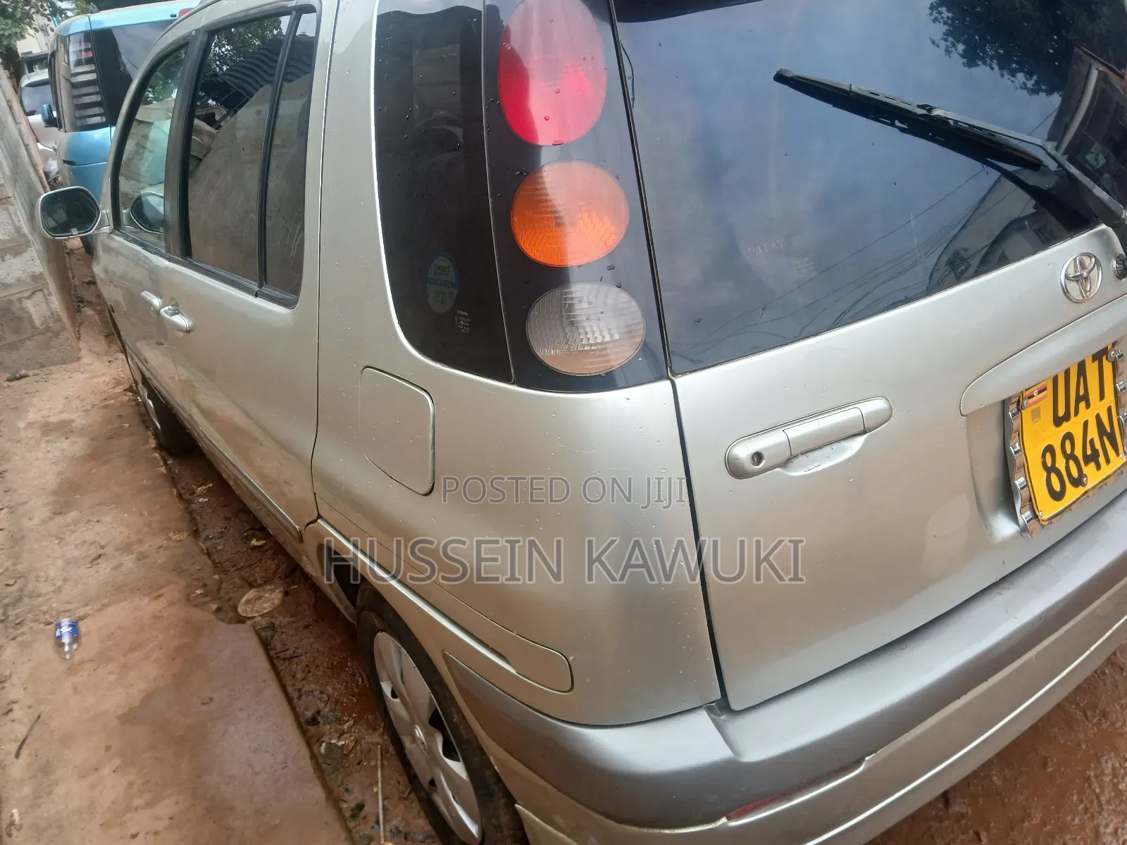 Toyota Raum 2000 Silver