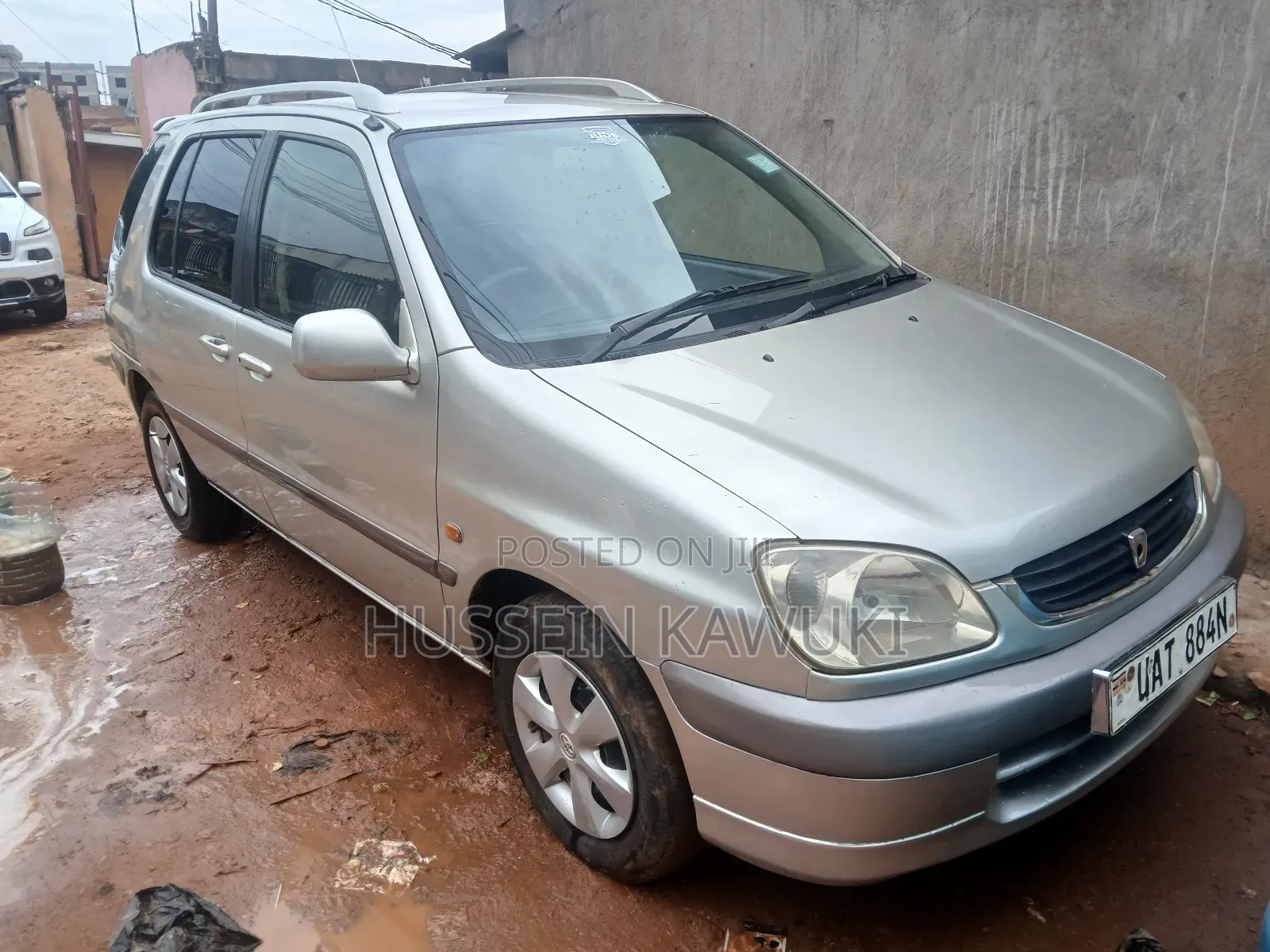 Toyota Raum 2000 Silver