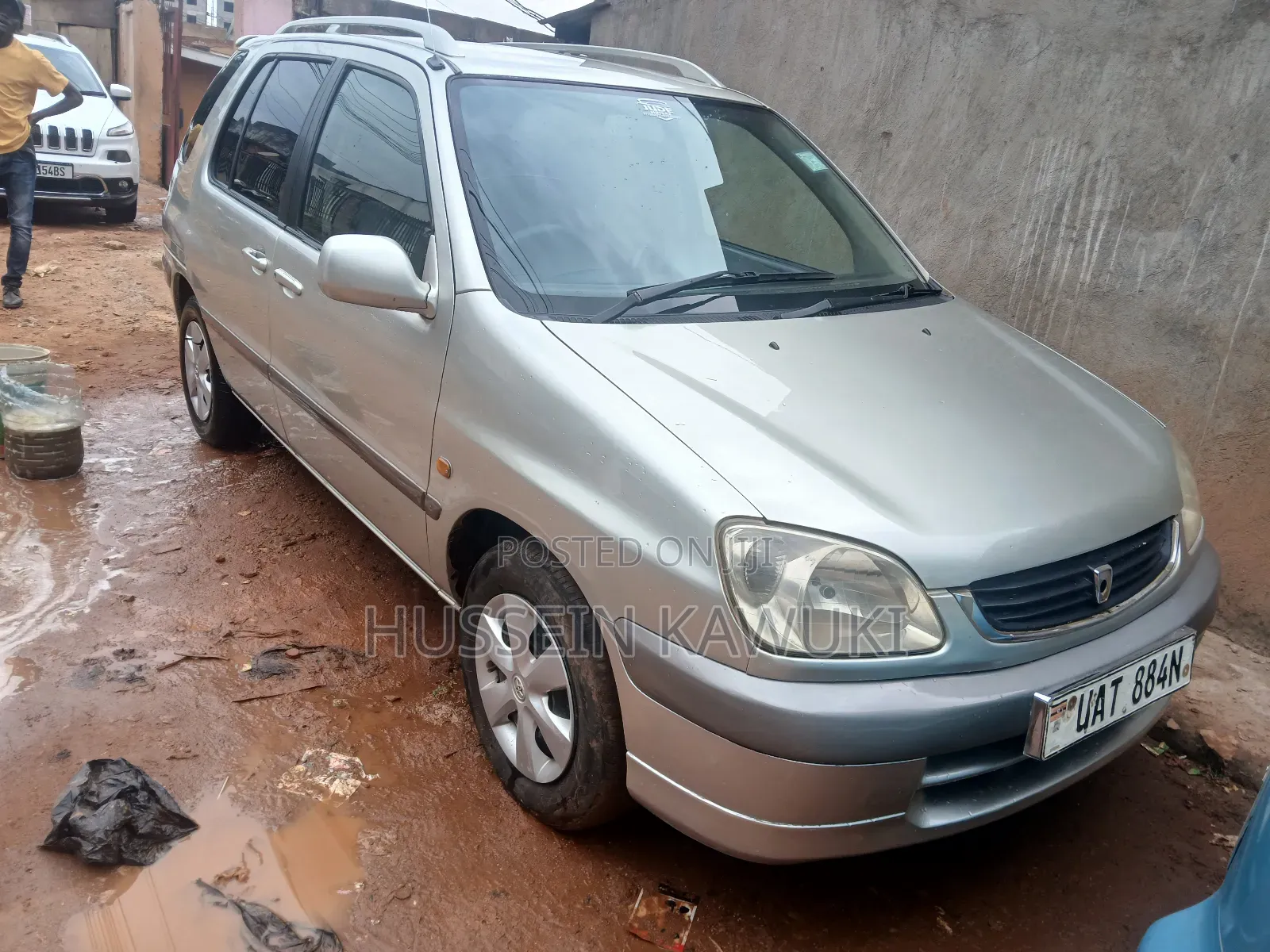 Toyota Raum 2000 Silver