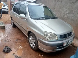 Toyota Raum 2000 Silver