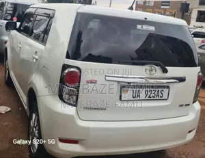 Toyota Corolla Rumion 2011