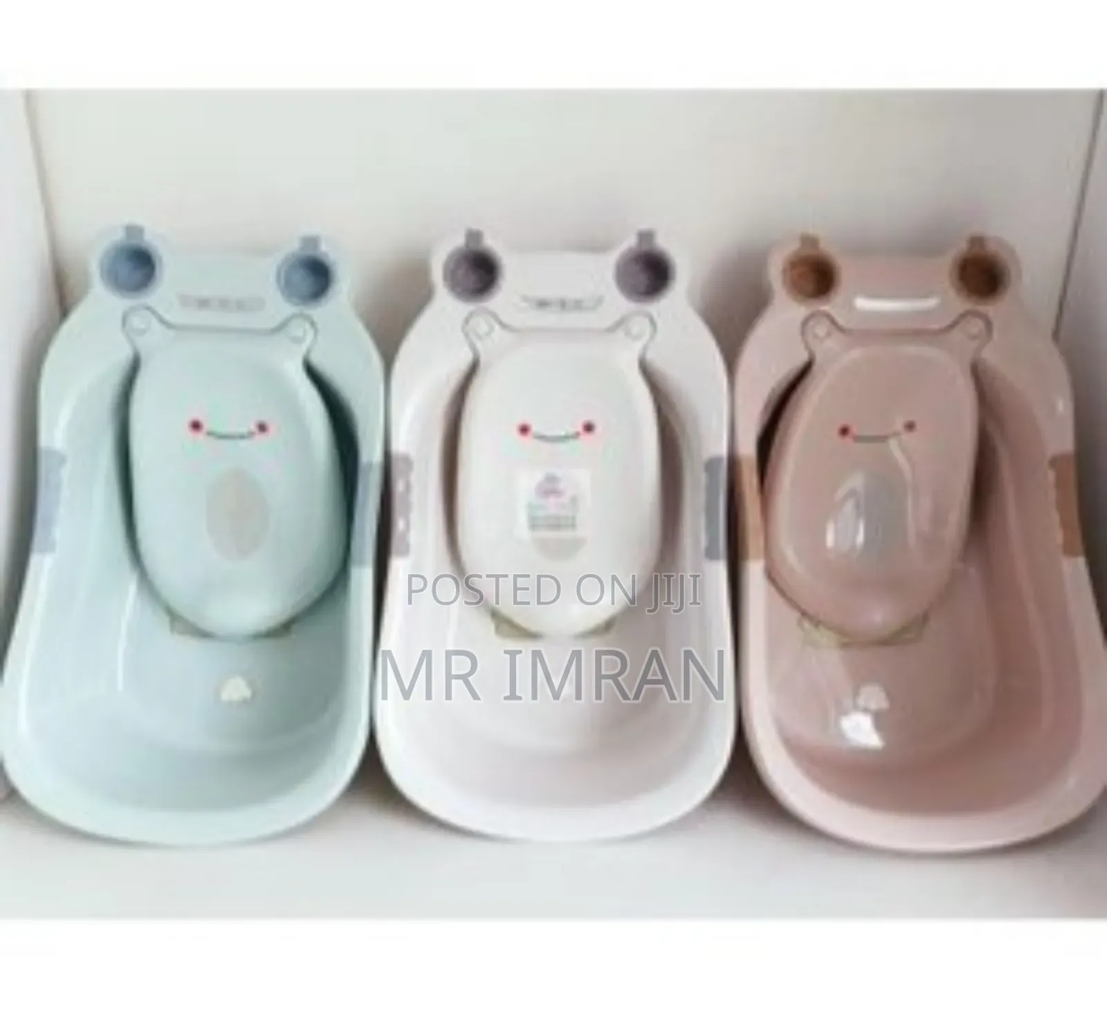 Baby Bathtub With a Built-in Seat
