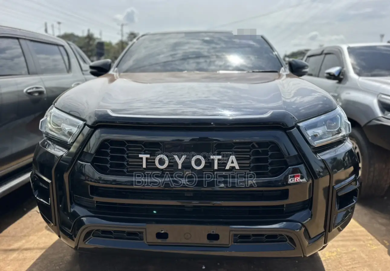 Toyota Hilux 2021 Black