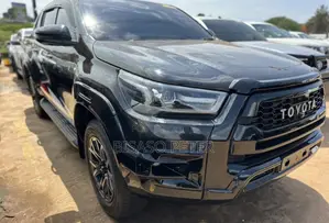 Toyota Hilux 2021 Black