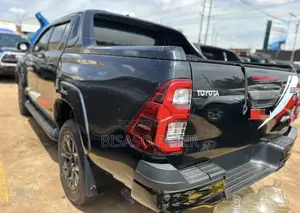 Toyota Hilux 2021 Black
