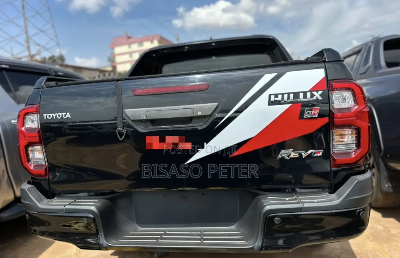 Toyota Hilux 2021 Black