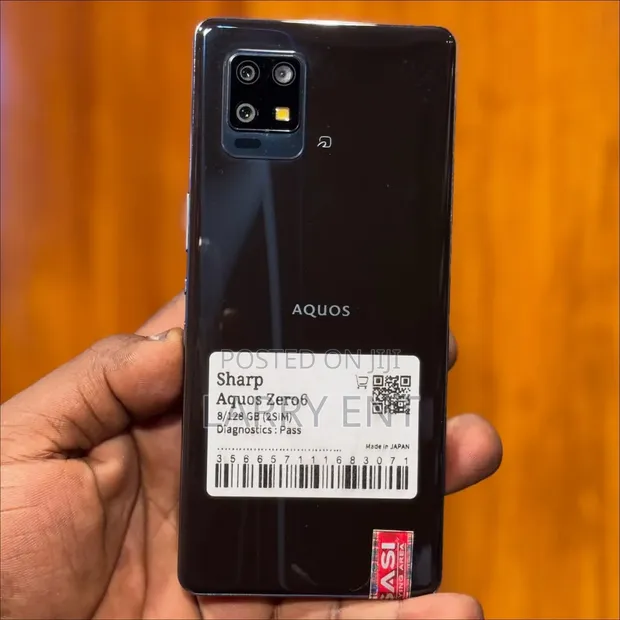 Sharp Aquos zero6 128 GB Black in Central Division - Mobile