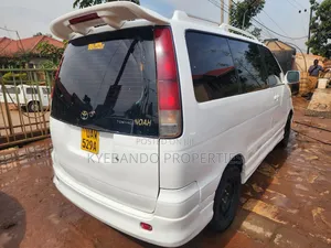 Toyota Noah 2.0 FWD (8 Seater) 2001 Pearl