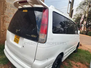 Toyota Noah 2.0 FWD (8 Seater) 2001 Pearl