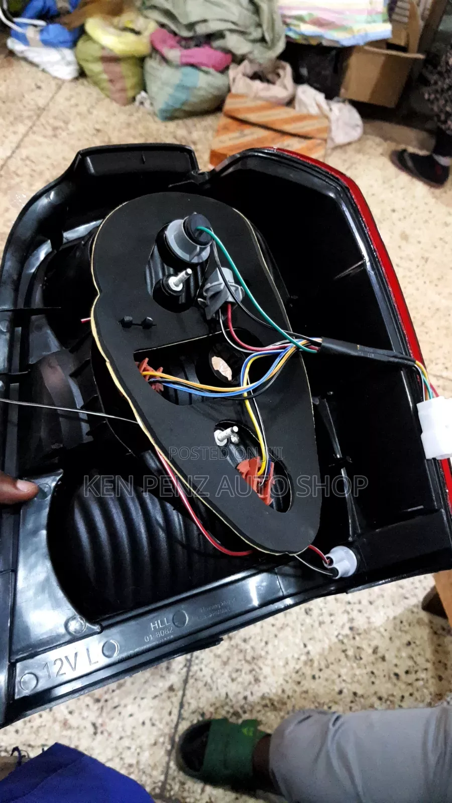 Toyota Kluger Taillamp 2001 - 2003 ( With Sockets)