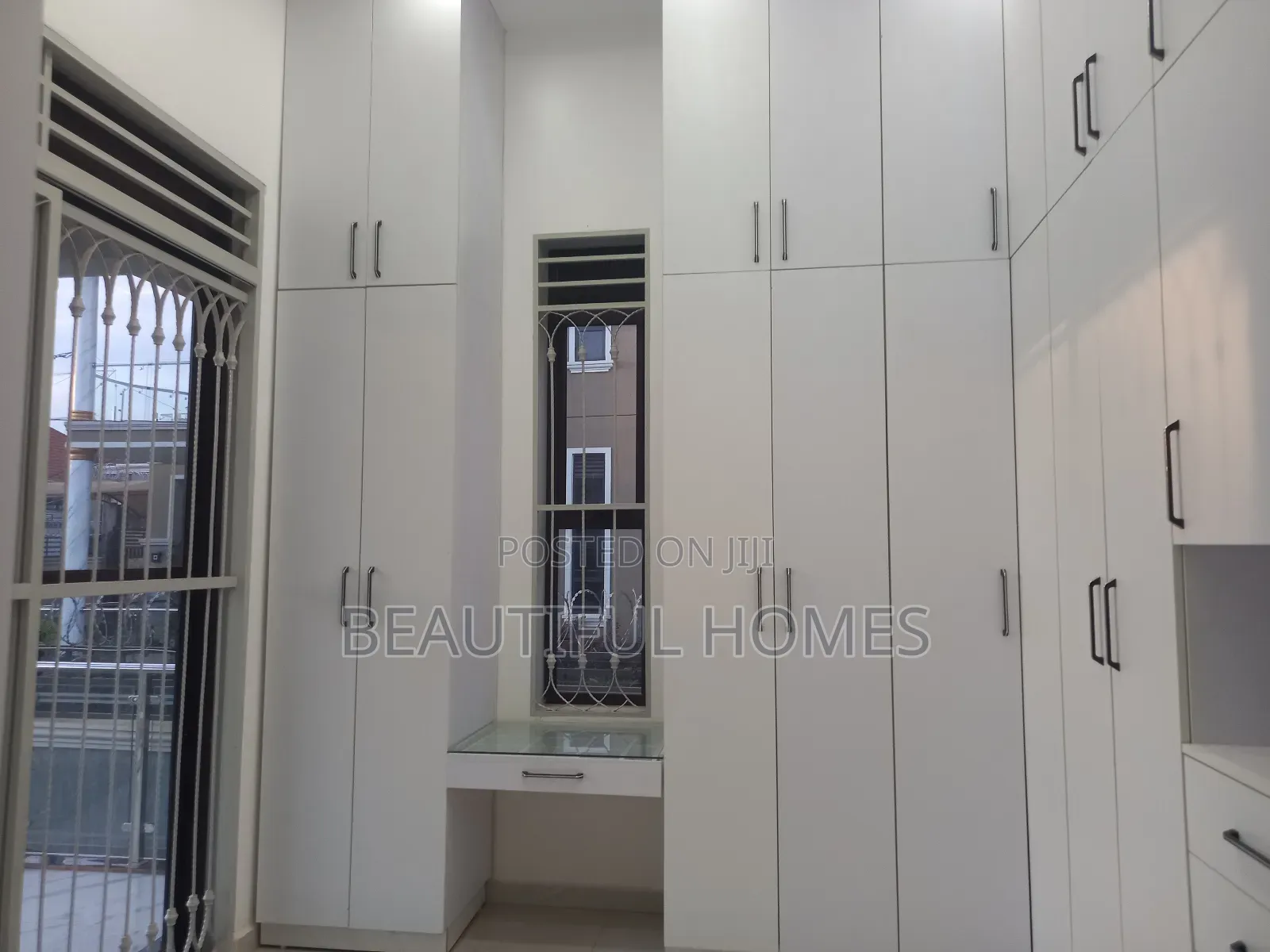 Furnished 6bdrm Mansion in Kira, Central Division for sale
