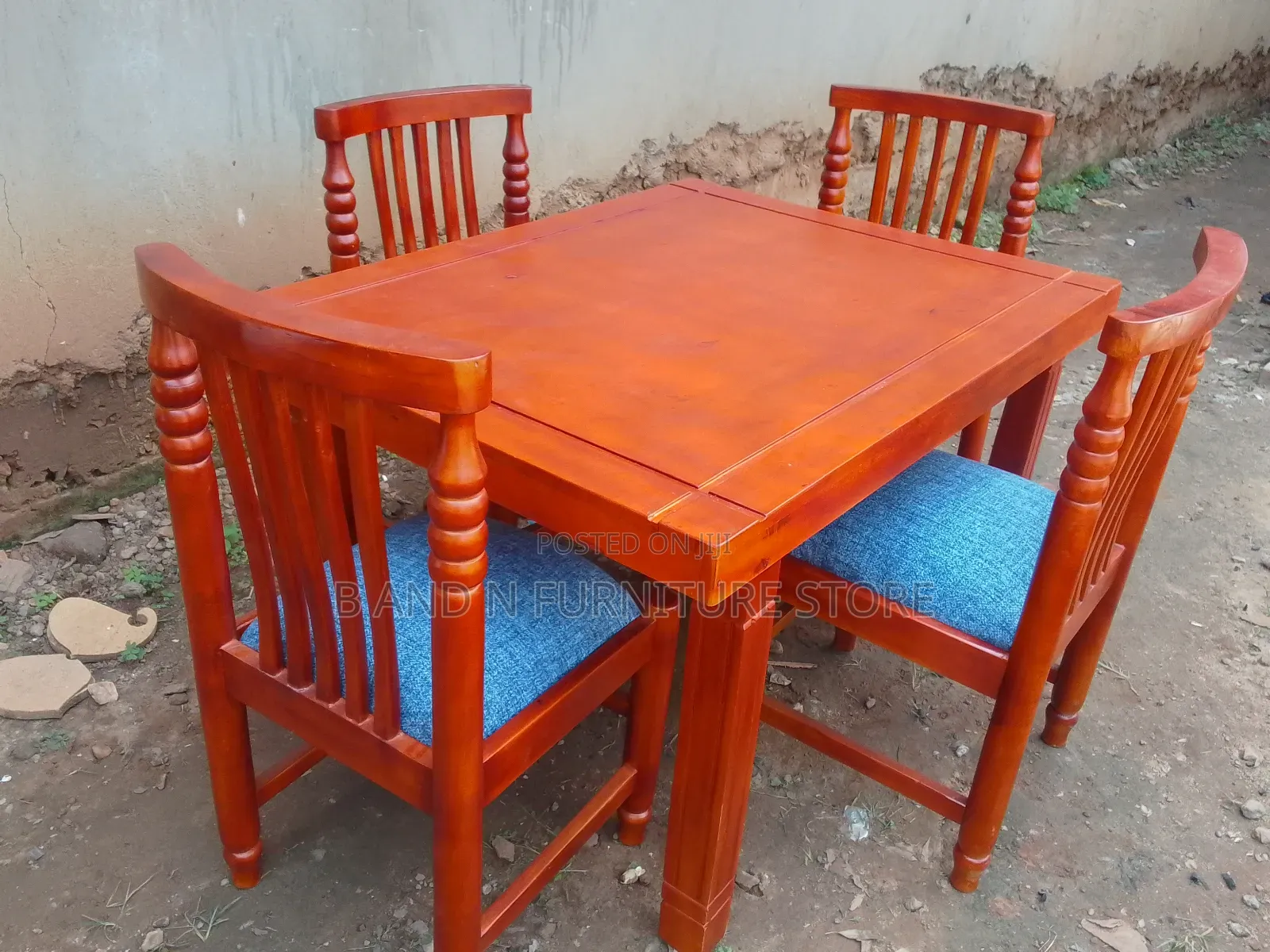 Simple 4 Seater Dinning