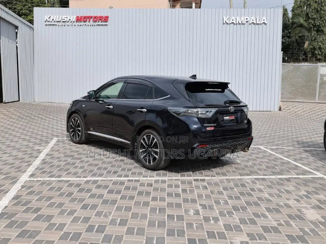 Toyota Harrier 2.0 4WD 2016 Black